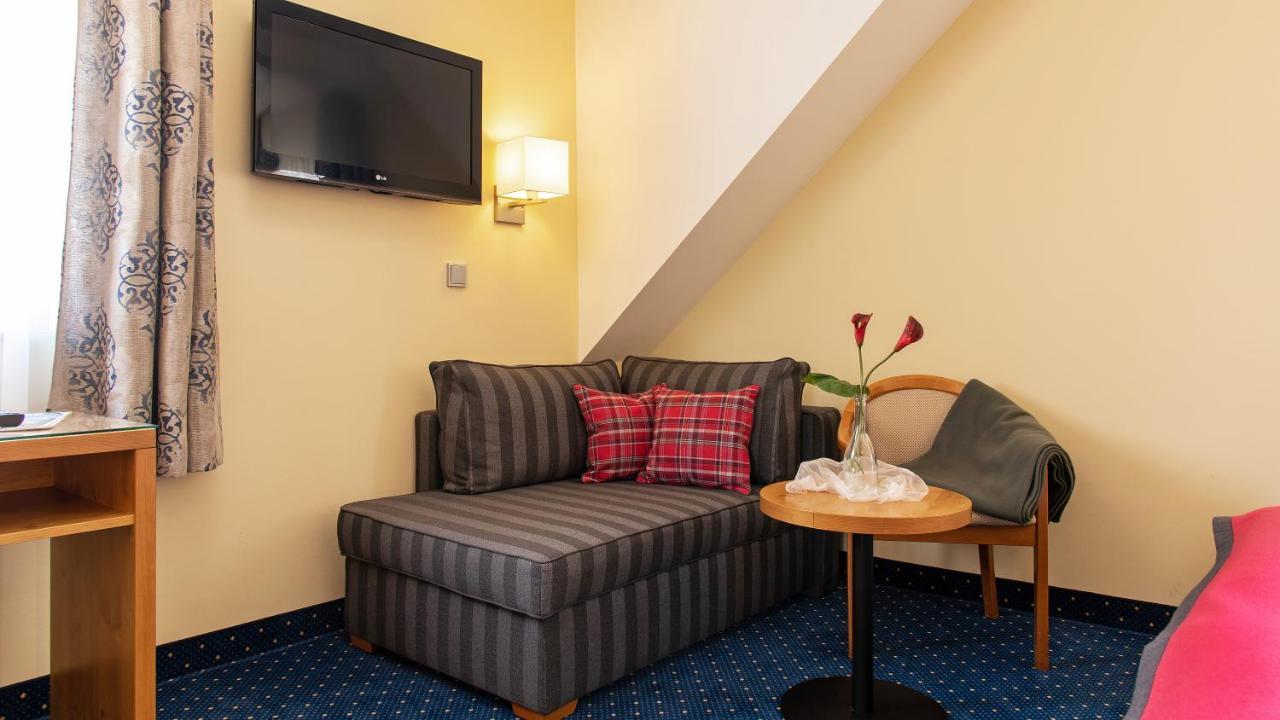 Akzent Hotel Krone Helmstadt Εξωτερικό φωτογραφία